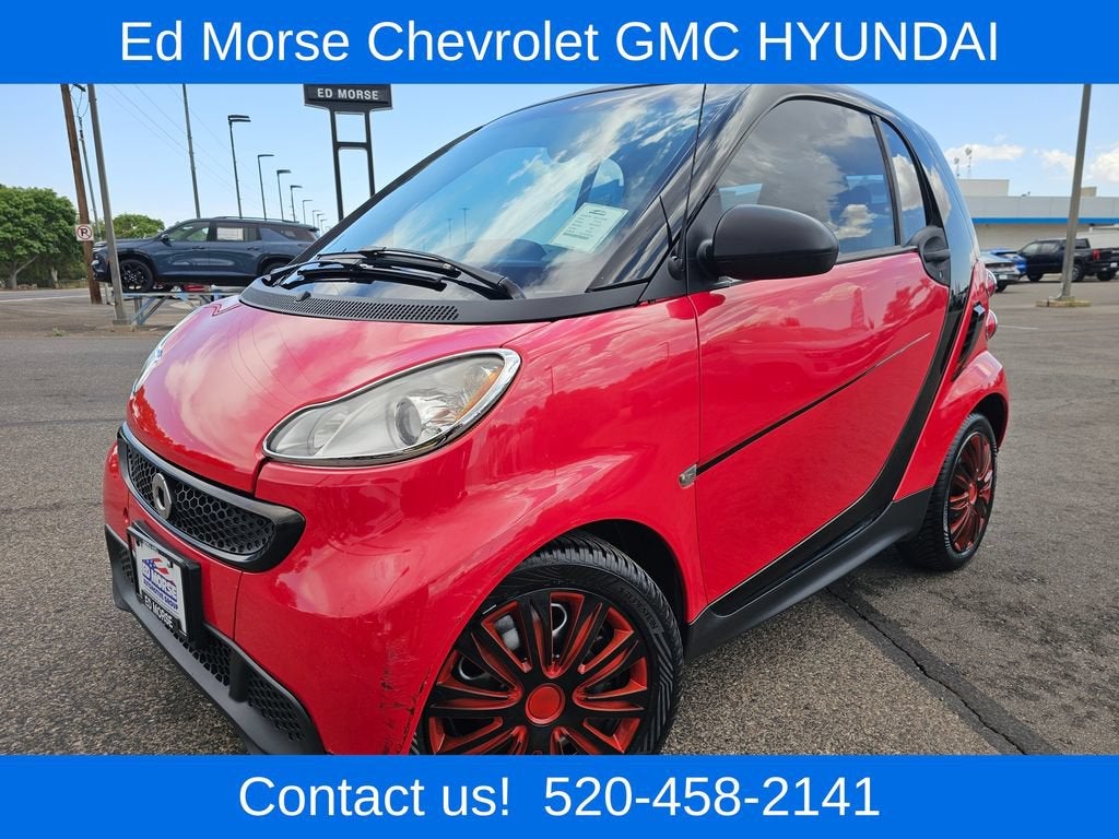 2014 smart fortwo pure in Red — front three-quarter view